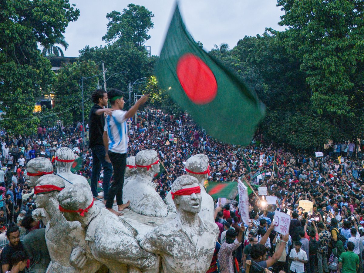 Bangladeshi hindus: बांग्लादेश हिंसा में हिंदू क्यों बन रहे प्रदर्शनकारियों का निशाना